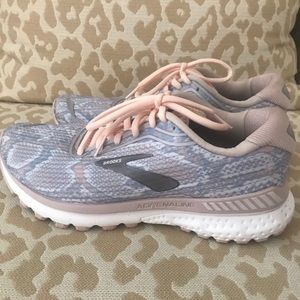 brooks snake print